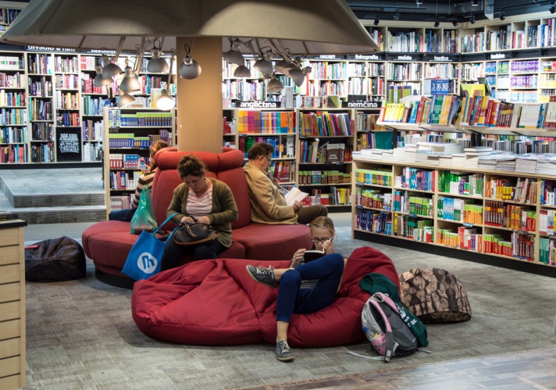 vitrine-ST AUBAN-min_books_bookstore_book_reader_readers_reading_shop_sale_books-849006